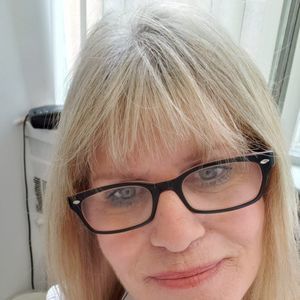 Meet your Posher, Leslie